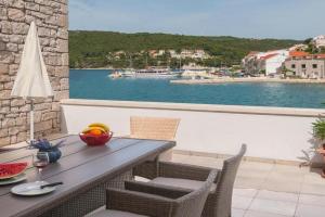 Gorgeous Home In With Wifi Guest house, Pucisca