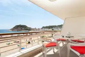 LETS HOLIDAYS Apartment sea views on the beach 3, Tossa de Mar