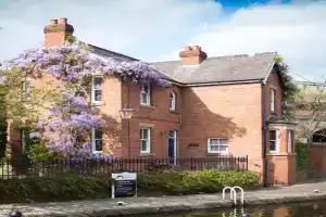 Lock Keepers Cottage - Detached House in the city, Manchester