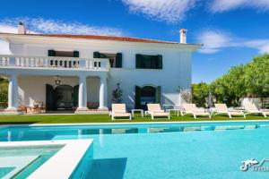 Villa De Los Leones in heart of by Beach and Town with A/C and Games, Sitges