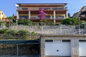 Apartments with parking space, Labin - 19055, Rabac