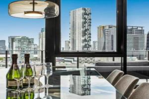 Luxury Penthouse with Astonishing Bay and City Views, Melbourne
