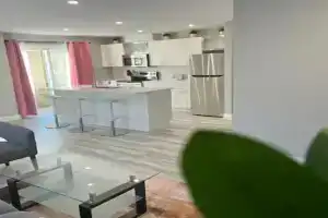 ENTIRE 2 BEDROOM APARTMENT DOWNTOWN - u2, Kitchener