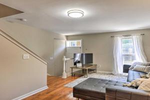 Midtown Hub Half Mi to Penn Station Guest house, Baltimore
