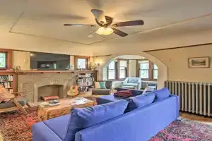 Chic Apartment in Hip Neighborhood!, Milwaukee