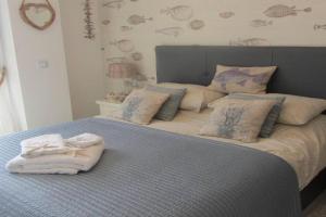 City Apt - Sleeps 4 Community Pool & Parking Apartments, Denia