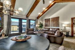 Luxury Two Bedroom Residence steps from Heavenly Village condo, Stateline