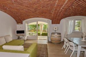 La Suite Apartments, Morra