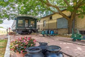 Pullman Train Car Guest house, Fredericksburg