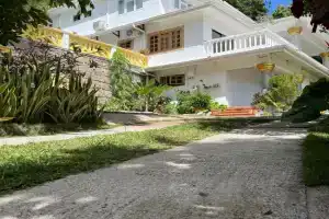 Cavern Apartments, Baie Sainte Anne