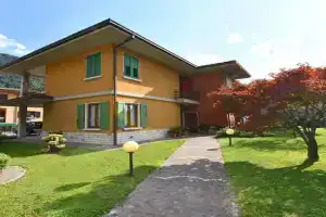 Fontana Fiorita Apartments, Iseo