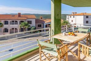 Amazing Apartment In With Wifi, Rabac