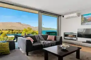 Modern Executive Living in Pounamu Apartments, Queenstown
