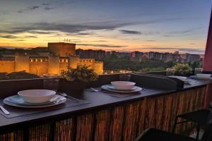 La balconada de la Aljafería con parking privado Apartments, Zaragoza