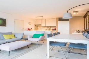 Refurbished comfortable app 1min from the sea Apartments, Koksijde
