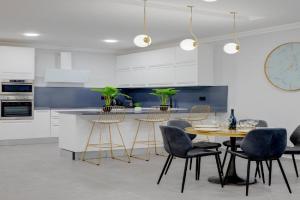 Art Deco Luxury Apartment, Central Location by Buena Vista, St Julians