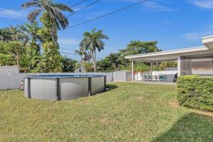 SuperVilla - 3BR/2BA - Pool - Walk to beach, Hollywood
