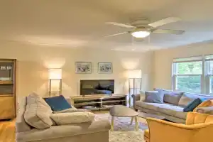 Mid-Century Townhome about 1 Mi to Dtwn! Guest house, Bozeman