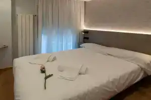 EightRooms La Rioja Pension, Logrono