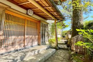 Atami Roji Kaede -熱海 路地楓- 温泉付 ペット可 Guest house, Atami