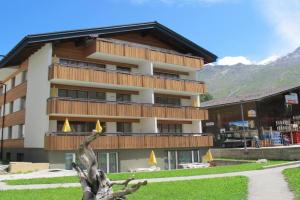 Appartementhaus Venetz SAAS107 ruhige Lage direkt an SKIBUSHALTESTELLE Apartments, Saas Fee