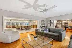 Large home wking bed by PMI unit BH Guest house, Fort Lauderdale