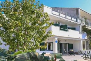Apartments Slavko with terrace :, Kastel Stari