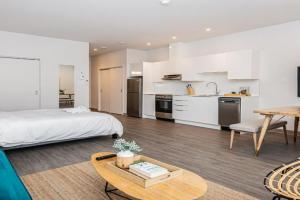 Brand New and Perfectly Located Flat in Le Plateau by Den Stays Apartments, Laval