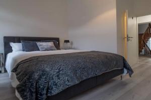 EXECUTIVE DOUBLE ROOM WITH EN-SUITE CITY CENTRE IN Guest House R1, Luxembourg