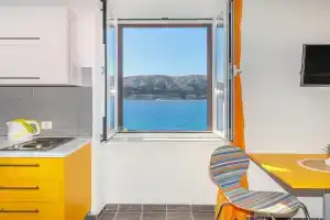 Studio Apartment Alina with Sea View, Baska