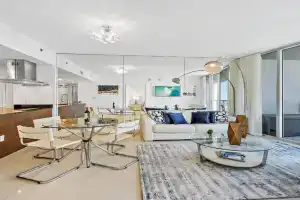 Majestic High Rise Unit with Ocean view Guest house, Miami