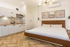 Dizaynerski apartamenti u tsentri bilya TsUMu, Kiev