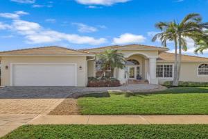 Sunny waterfront home near beach, shops and food Guest house, Marco