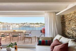Beachfront Penthouse with Sea Views in, Cadaques