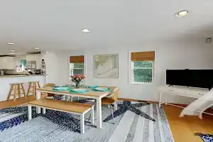 Modern Beach & Town Getaway Guest house, Falmouth