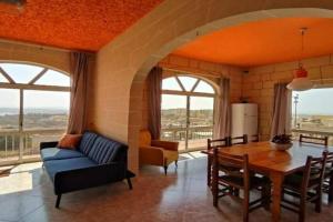 Wilga Summit Apartment A, Qala