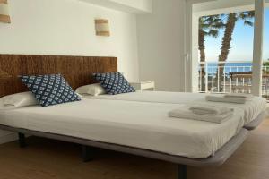 Malagueta Beach Front Mediterranean Apartment, Malaga