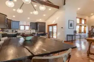 Walk to Skiing at Deer Valley, Private Hot Tub, Wood Burning Fireplace, Mountain Views Guest house, Park City