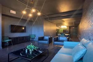 Luxury City Escape & Peaceful Retreat by Hollyhock Guest house, Louisville