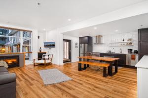Luxury and Modern Studio at Blackcomb base, Whistler