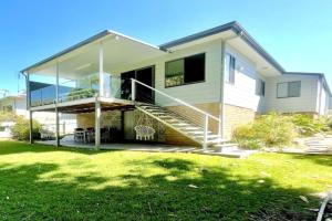 Seaside Escape - 5 BR 2 Kitchens Guest house, Port Macquarie