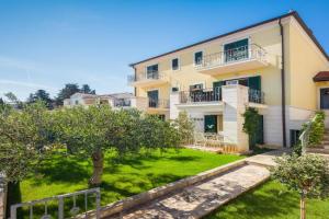 Roko Apartment - Charme Holidays, Supetar