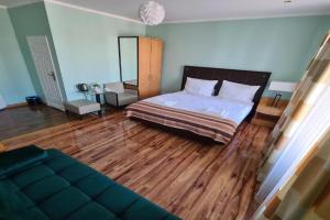 ApartHotel - Deluxe Rooms with King Beds, City Center, Free Wifi!, Katowice