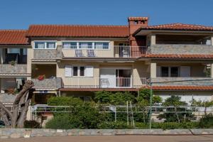 Apartmani Ana & Milo, Lopar