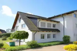 Balkon mit traumhaften Meerblick, gratis Nutzung vom AHOI Erlebnisbad und Sauna in Sellin Dünenhaus FeWo05 Apartments, Ostseebad Goehren