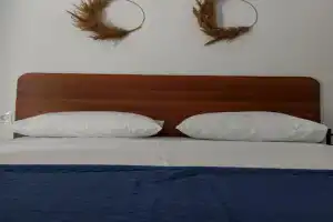 New Era Apartments, Polykhrono