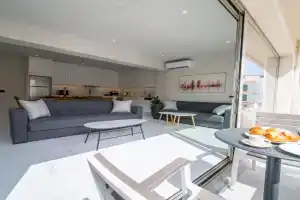 Imperial House - Center - Sleeps 8, Hersonissos