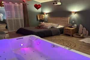 Mas Hinaiti - Suite romantique avec Spa et écran géant de cinéma Guest house, Montpellier