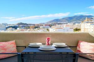 Deluxe Apartment in BenalBeach with Beach Views, Torremolinos