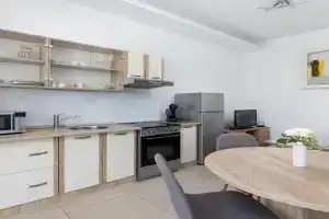 Apartment Ana -free large private parking available, Solin